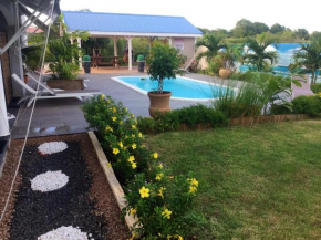Appartement charmant à Saint François avec piscine partagée
